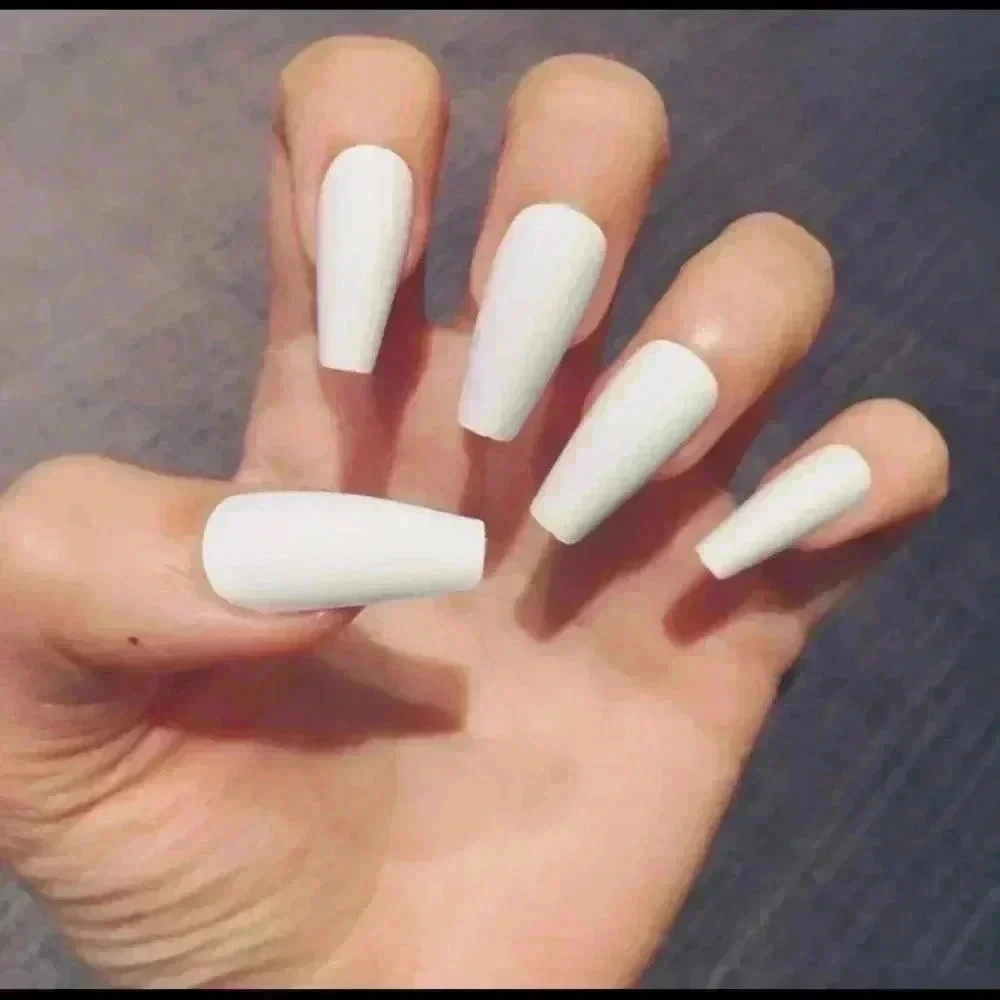 🆕 Pretty Woman Faux Nails White With Stones 🆕